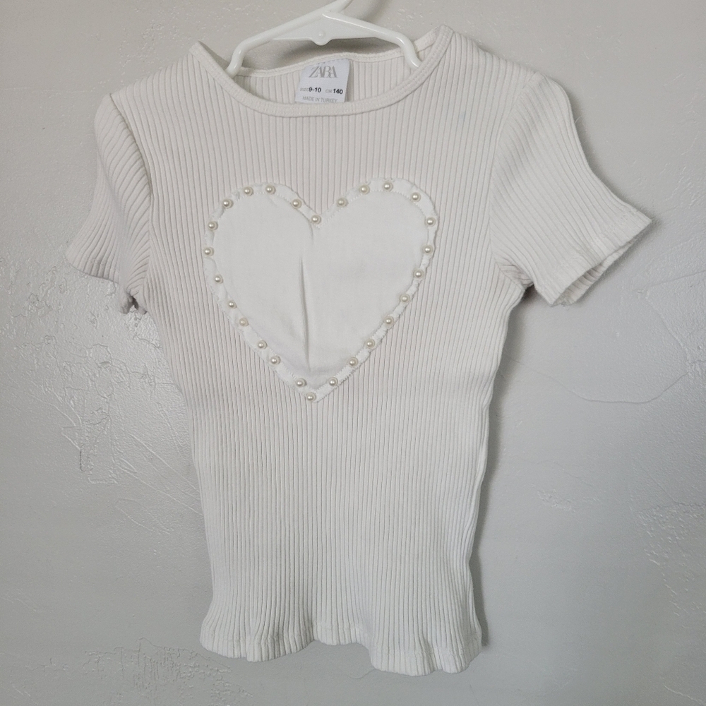Zara Girls 9-10 White Short Sleeve Ribbed Shirt Heart Applique Pearl Accent Tee